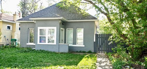 629 5 Street S, Home with 2 bedrooms, 2 bathrooms and 1 parking in Lethbridge AB | Card Image