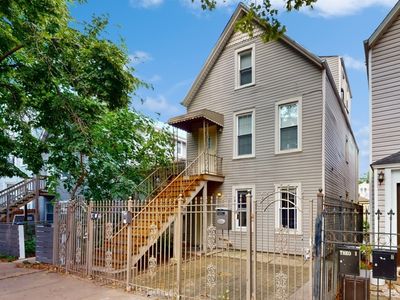 3127 N Monticello Avenue, Home with 5 bedrooms, 3 bathrooms and 2 parking in Chicago IL | Image 1