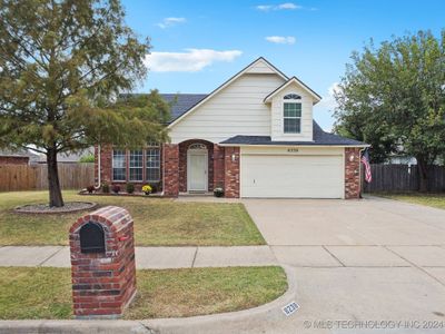 8238 N 127th East Avenue, House other with 4 bedrooms, 2 bathrooms and null parking in Owasso OK | Image 1