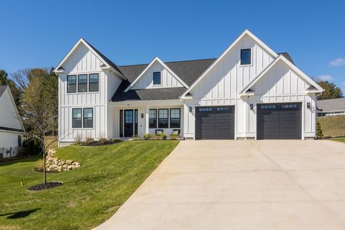 91 Vineyard Ridge Dr, Traverse City, MI, 49686-1888 | Card Image