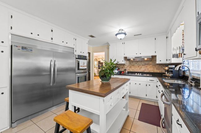 312 W Marion St, House other with 3 bedrooms, 2 bathrooms and null parking in Chattahoochee FL | Image 14
