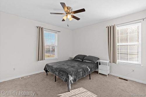 182 Barrington Cir, Lake Orion, MI, 48360-1329 | Card Image