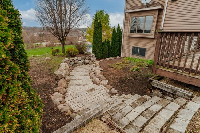 585 Overlook Pass, House other with 5 bedrooms, 4 bathrooms and null parking in Fredonia WI | Image 6