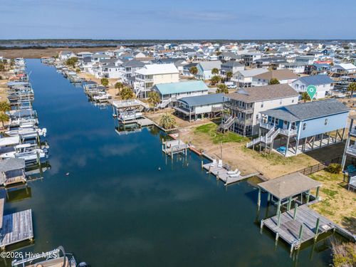 1017 1st St, Surf City, NC, 28445-8622 | Card Image