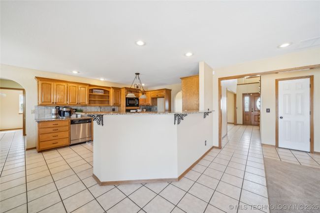 28002 Us 75 Hwy, House other with 4 bedrooms, 4 bathrooms and null parking in Ochelata OK | Image 15