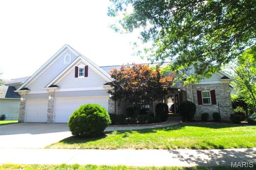 320 Remington Way Dr, Ballwin, MO, 63021-6375 | Card Image