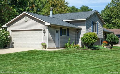 8911 Tartan Drive Drive, Springfield Charter Township, MI, 48348 | Card Image