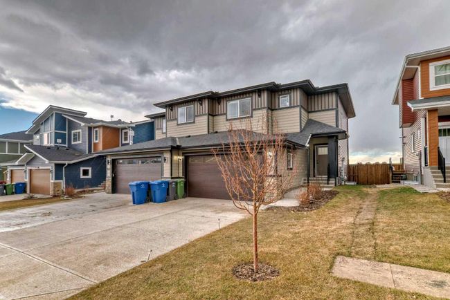 1053 Waterford Drive, Home with 3 bedrooms, 3 bathrooms and 4 parking in Chestermere AB | Image 2