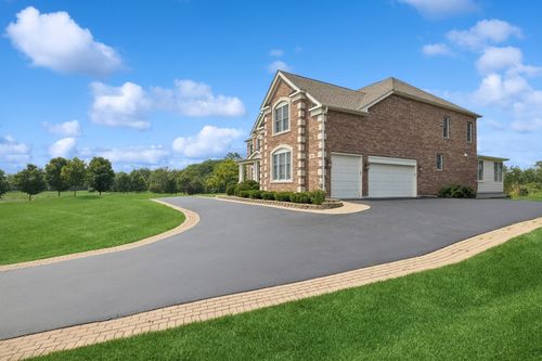 28 Shenandoah Cir, South Barrington, IL, 60010-9442 | Card Image