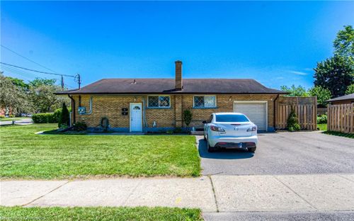 27 Weichel St, Kitchener, ON, N2M2A7 | Card Image