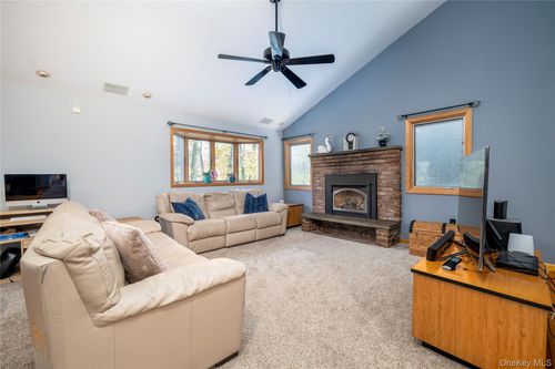 68 Mccouns Ln, Oyster Bay, NY, 11771-3106 | Card Image