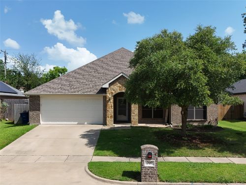 707 Oakmont Dr, Ennis, TX, 75119-7729 | Card Image