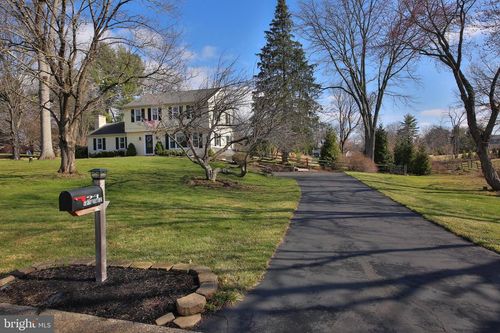 94 Chestnut Valley Dr, Doylestown, PA, 18901-2217 | Card Image