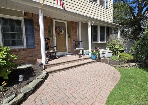 423 Alphabet St, Holbrook, NY, 11741-5701 | Card Image