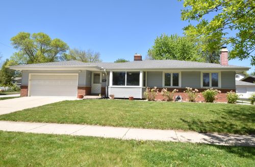 1526 Greenway Ter, Waukesha, WI, 53186 | Card Image