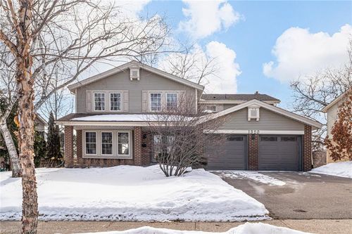 1320 Monmouth Dr, Burlington, ON, L7P3J6 | Card Image