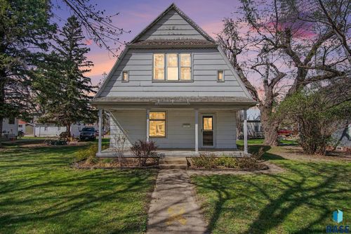 471 E 2nd St Street, Parker, SD, 57053 | Card Image