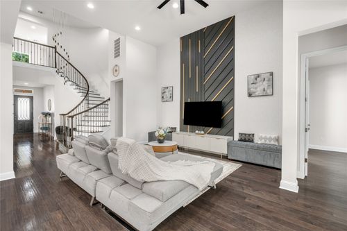 4129 Bison Bnd, Cedar Park, TX, 78613-3177 | Card Image