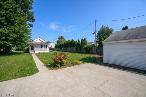 368 4th Dr Nw, New Philadelphia, OH, 44663-1936 | Card Image