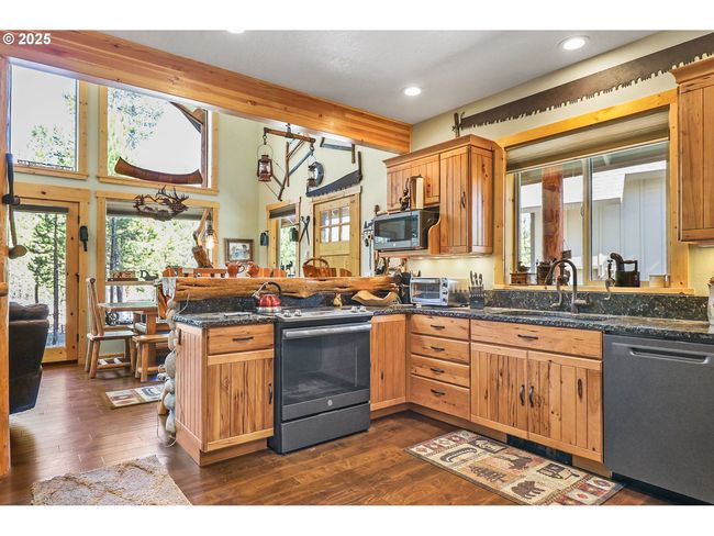 Kitchen | Image 10