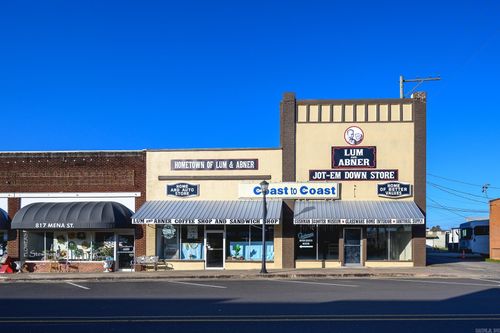 813 Mena St, Mena, AR, 71953-4245 | Card Image