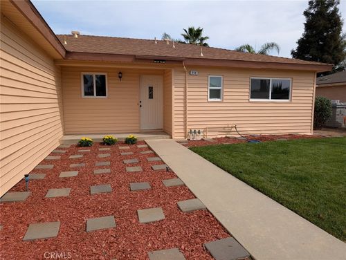213 Renee Way, Madera, CA, 93638-1526 | Card Image