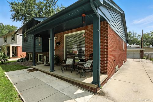 678 Shenandoah Dr, Clawson, MI, 48017-3001 | Card Image
