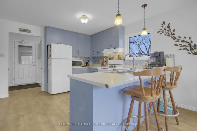 10658 Main St, House other with 4 bedrooms, 2 bathrooms and 3 parking in South Mountain ON | Image 10