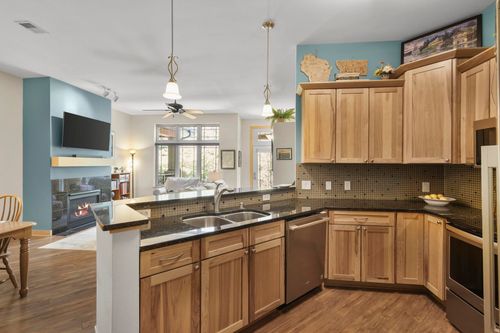 8724 Old Sauk Rd, Middleton, WI, 53562-5096 | Card Image