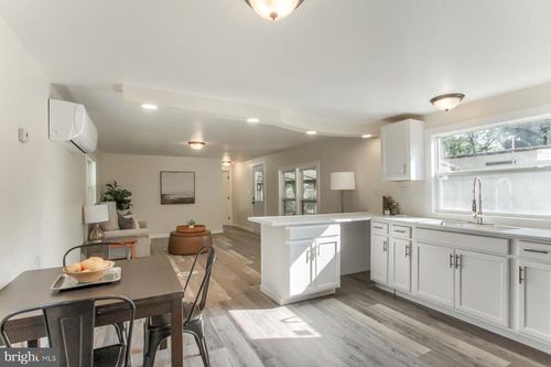 37 Creekside Ln, CARLISLE, PA, 17015-7865 | Card Image