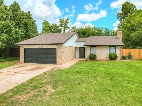 1819 Lakehurst Dr, Norman, OK, 73071-1605 | Card Image