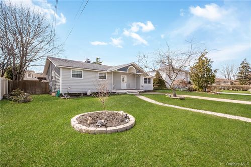 6 Evy Ct, Sayville, NY, 11782-1507 | Card Image