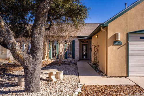 2025-2025 Balmoral Dr, Kerrville, TX, 78028-2770 | Card Image