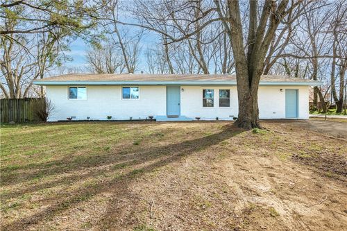 201 E Douglas St, Prairie Grove, AR, 72753-2715 | Card Image