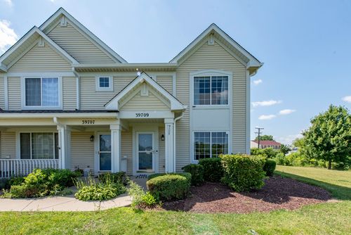 39709 N Warren Ln, Beach Park, IL, 60083-3052 | Card Image