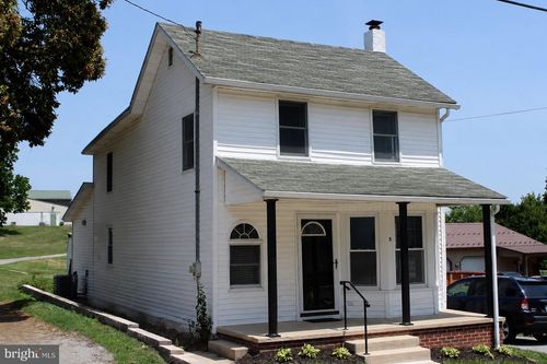 5 E Pennsylvania Ave, STEWARTSTOWN, PA, 17363-4032 | Card Image