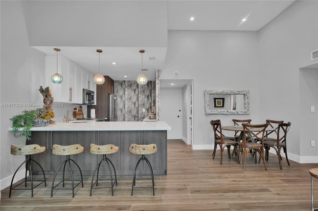 APT-3E - 5555 Collins Ave, Condo with 1 bedrooms, 2 bathrooms and null parking in Miami Beach FL | Image 9