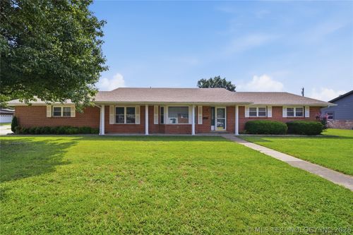 106 W Lewis Ave, Vinita, OK, 74301-4608 | Card Image