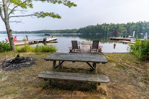 1072 Long Lake Rd, Bala, ON, P0C1A0 | Card Image