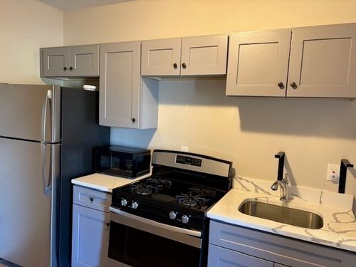 apt-2m-58 Bridge St, Salem, MA, 01970-6545 | Card Image