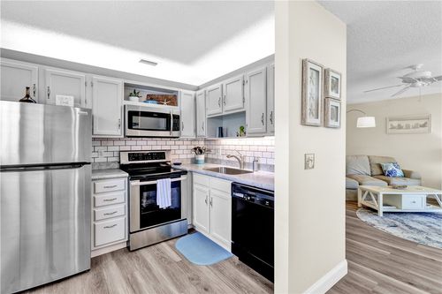 apt-102-107 Spring Lake Ct, VERO BEACH, FL, 32962-1756 | Card Image