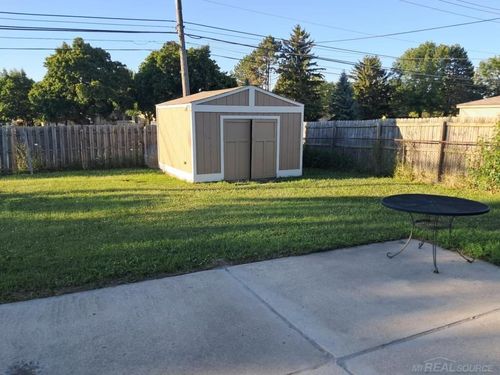 17659 Kuecken St, Clinton Township, MI, 48038-1765 | Card Image