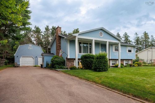 18 Tamarack Dr, Valley, NS, B6L2V9 | Card Image