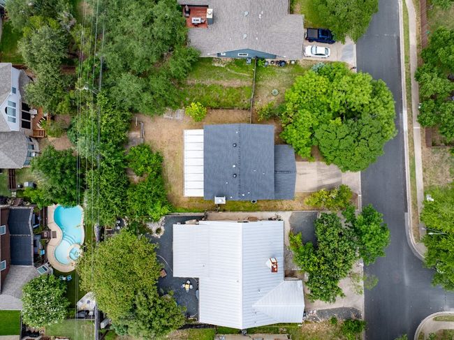 Aerial view of a pool area | Image 27