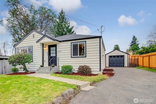 11271 35th Ave Sw, Seattle, WA, 98146-1802 | Card Image