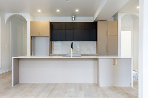 4242 Rue St-Urbain, Montréal, QC, H2W1V5 | Card Image