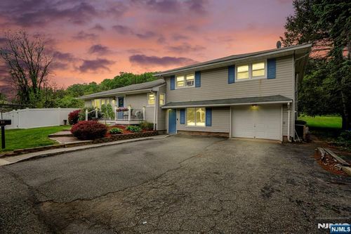 22 Federal Hill Rd, Pompton Lakes, NJ, 07442-2000 | Card Image