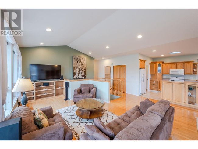 19409 Mcdougald Rd, House other with 3 bedrooms, 2 bathrooms and 2 parking in Summerland BC | Image 16