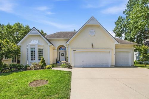 7645 W 149th St, Overland Park, KS, 66223-2261 | Card Image