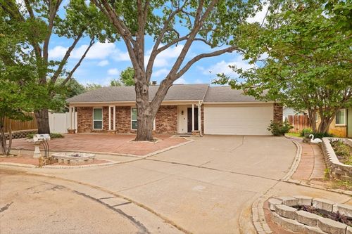 2505 Crestmoor Court, Arlington, TX, 76016 | Card Image